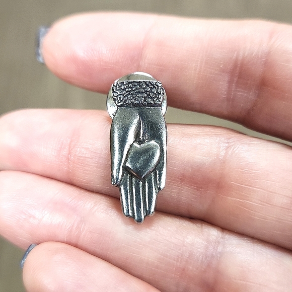 Pair Of Pewter Heart In Hand Clutch Pins - Picture 4 of 4